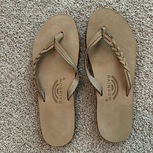Women’s “Flirty Braidy” leather strap flip flops. SZ L/XL (8.5-9.5)